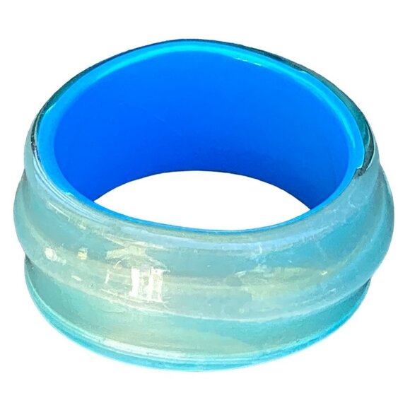 1980s Wide Chunky Asymmetric Wavy Light Blue Moon Glow Lucite Bangle Bracelet Ru - Picture 2 of 7